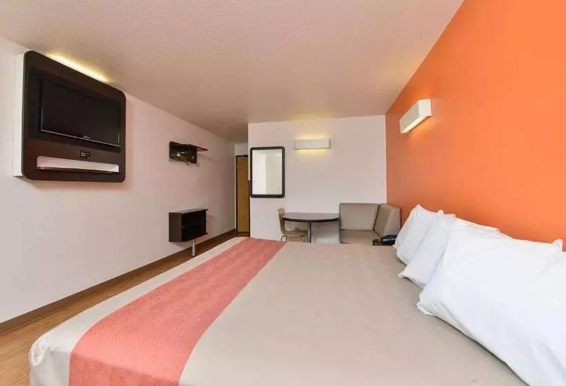 キングサイズベッドのスタンダードルーム, Motel 6meridian, Id  Boise W