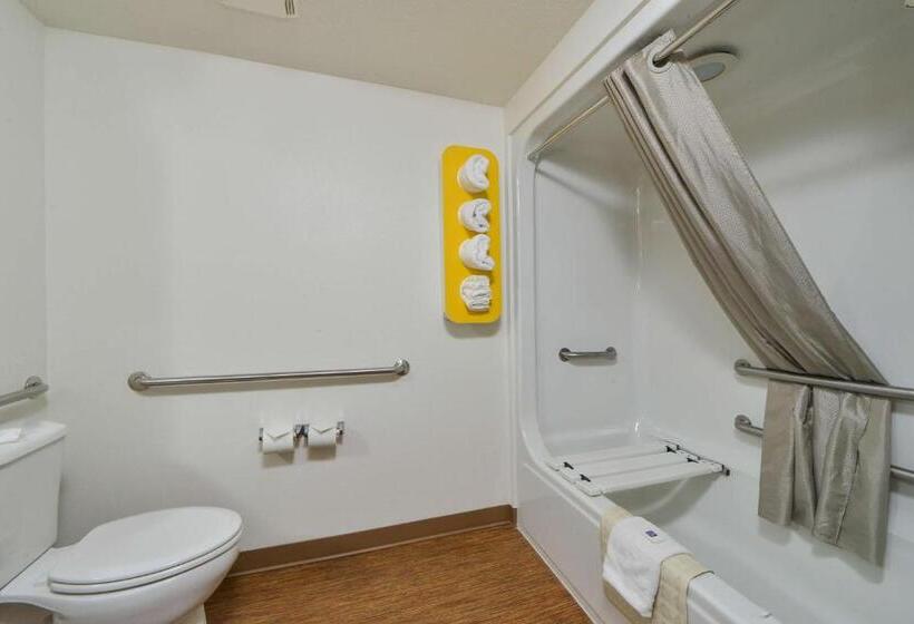 חדר סטנדרט מותאם לאדם עם מוגבלויות, Motel 6meridian, Id  Boise W