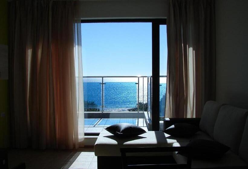 شقة غرفتين مطلة على البحر, Royal Cove Aparthotel   Self Catering