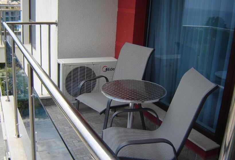 Апартаменты 2 Спальни Вид на Море, Royal Cove Aparthotel   Self Catering
