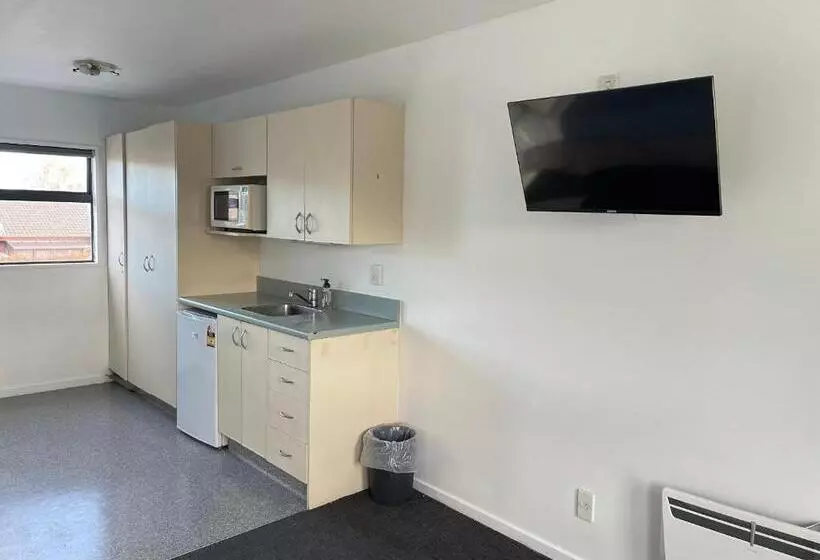 Standard-studio, Aaa Northlands Motel