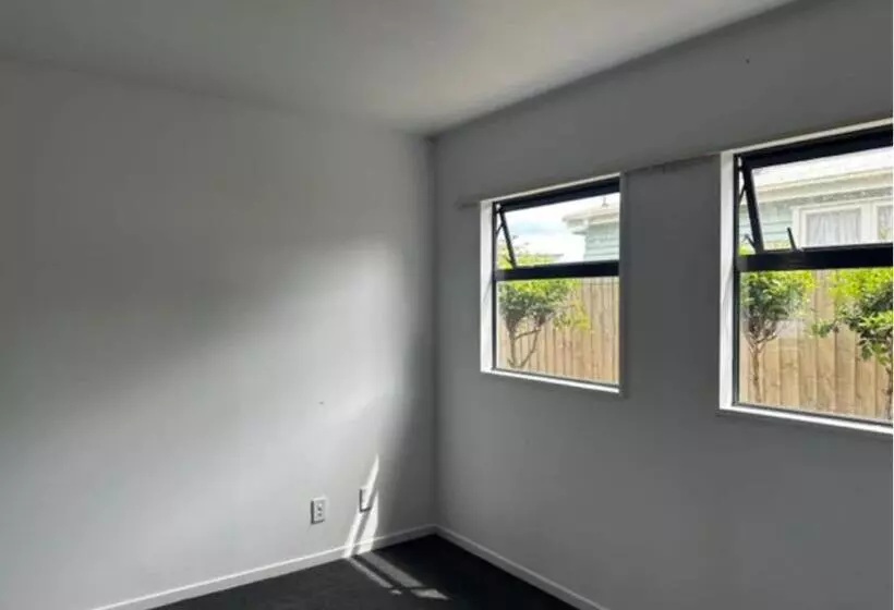 Standard-studio, Aaa Northlands Motel