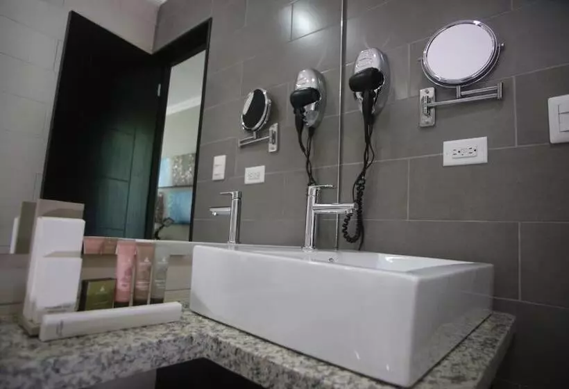 سوییت خانوادگی, Aranjuez Hotel & Suites