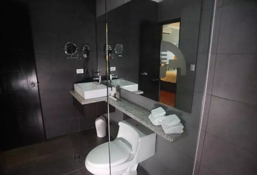 سوییت خانوادگی, Aranjuez Hotel & Suites