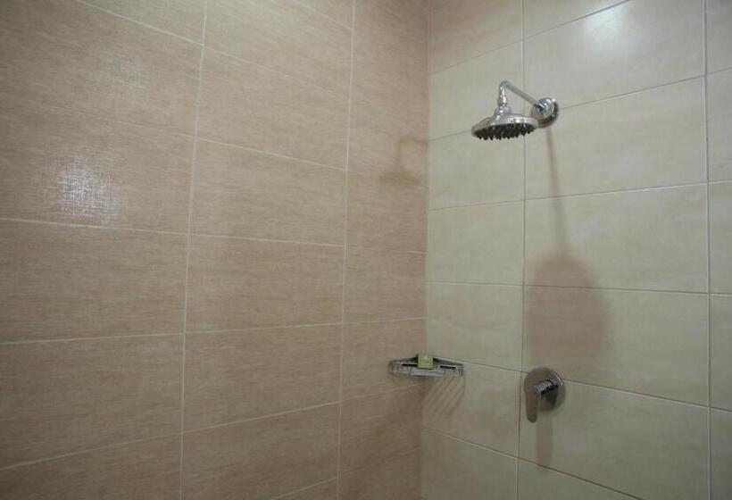 جناح جونيور إداري, Aranjuez Hotel & Suites