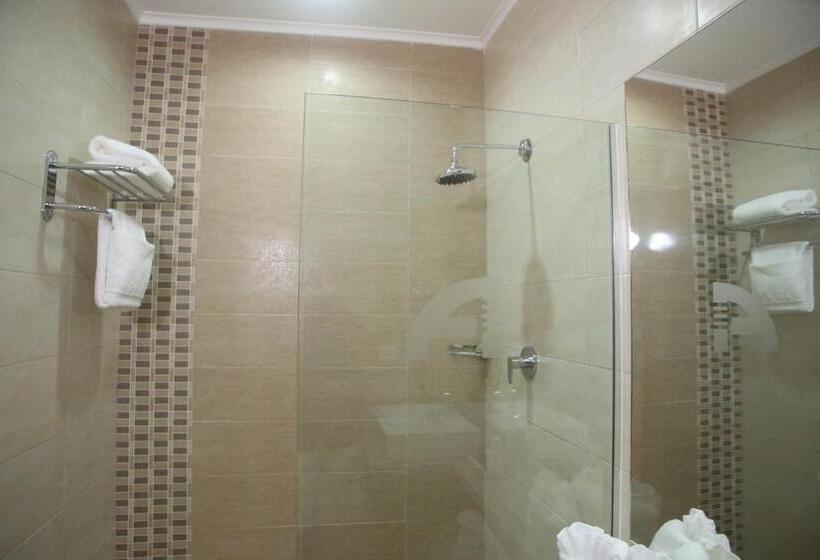 جناح جونيور إداري, Aranjuez Hotel & Suites