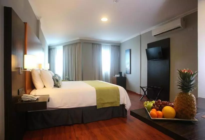 سوییت جونیور اجرایی, Aranjuez Hotel & Suites
