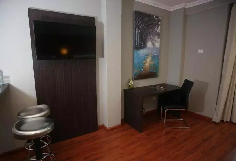 سوییت خانوادگی, Aranjuez Hotel & Suites
