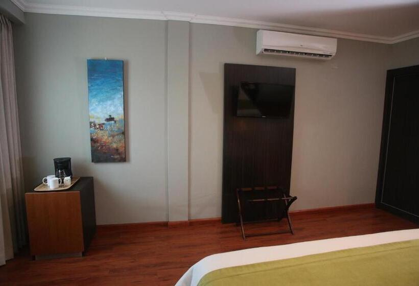 جناح جونيور إداري, Aranjuez Hotel & Suites