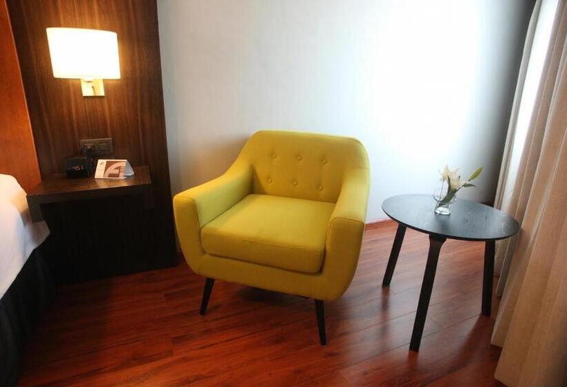 جناح جونيور إداري, Aranjuez Hotel & Suites