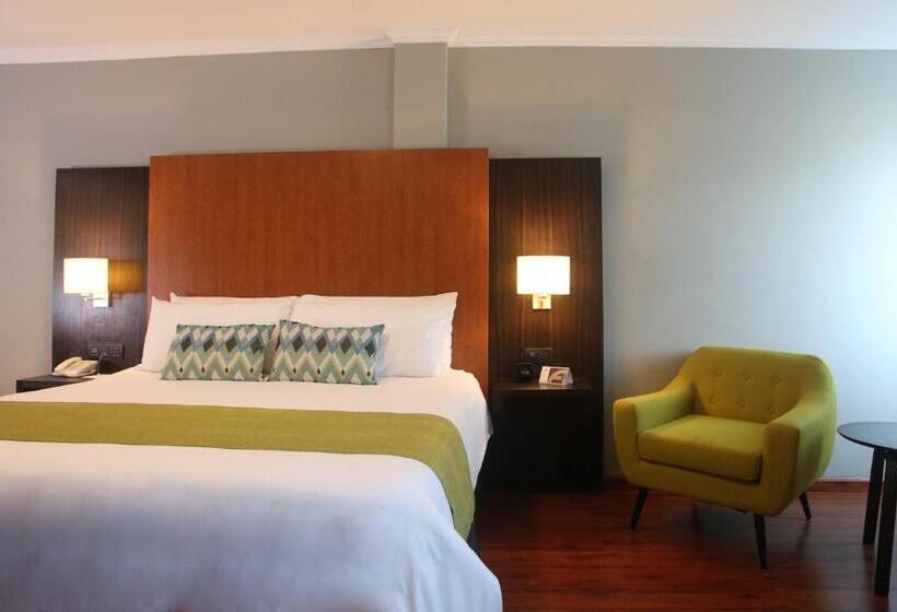 جناح جونيور إداري, Aranjuez Hotel & Suites