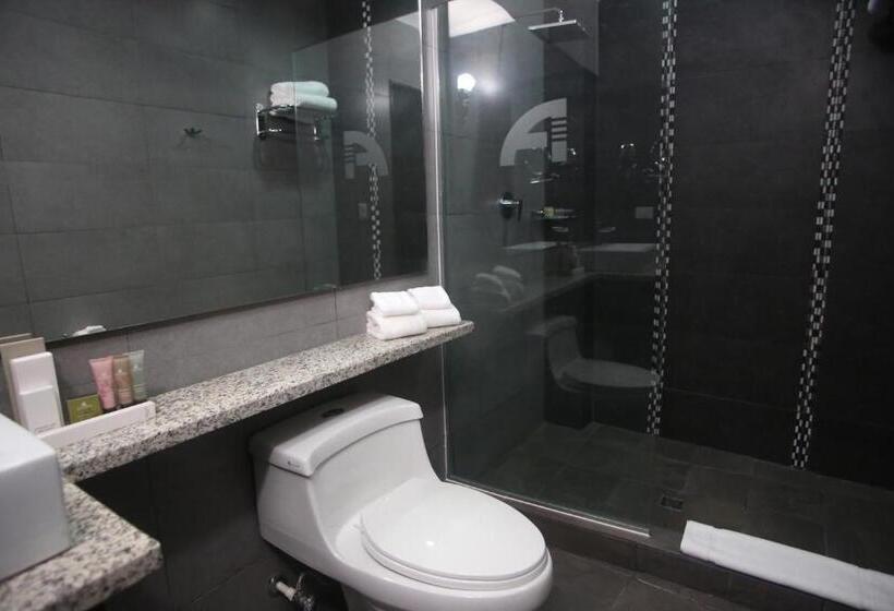 جناح جونيور إداري, Aranjuez Hotel & Suites