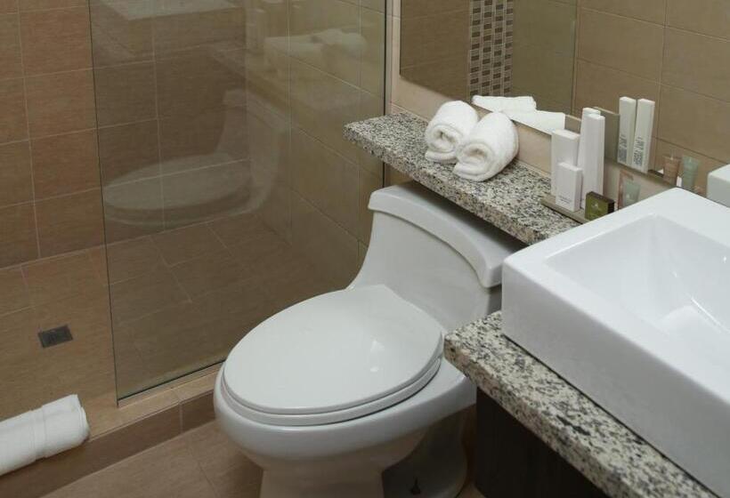 جناح جونيور إداري, Aranjuez Hotel & Suites