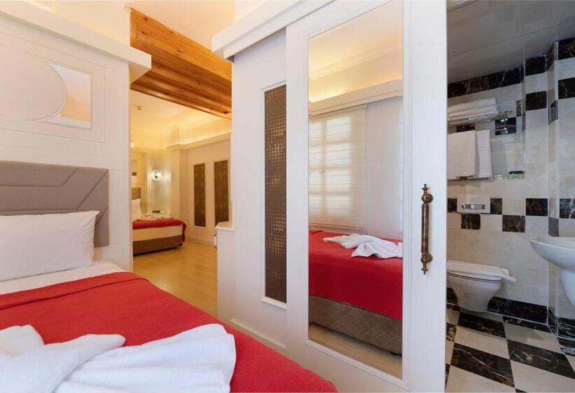 Camera Familiare, Castle Old Town