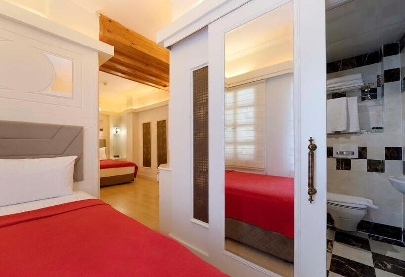 Camera Familiare, Castle Old Town