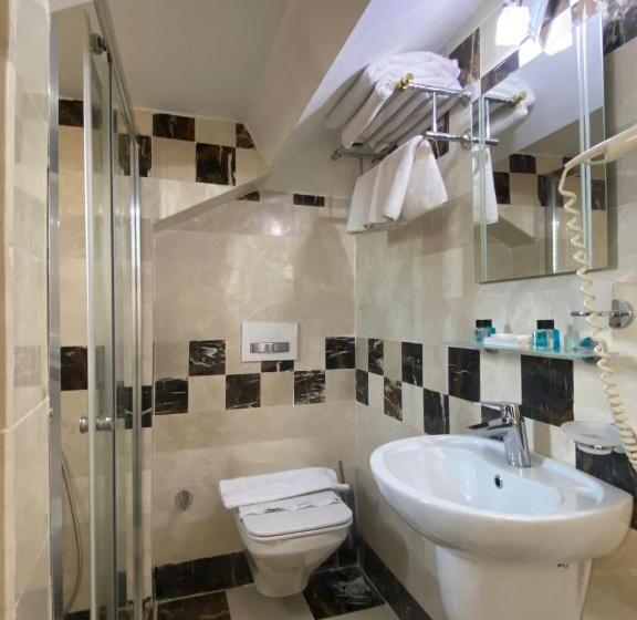 Camera Standard, Castle Old Town