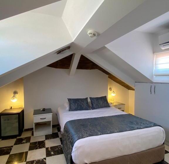 Standard Room, Castle Old Town