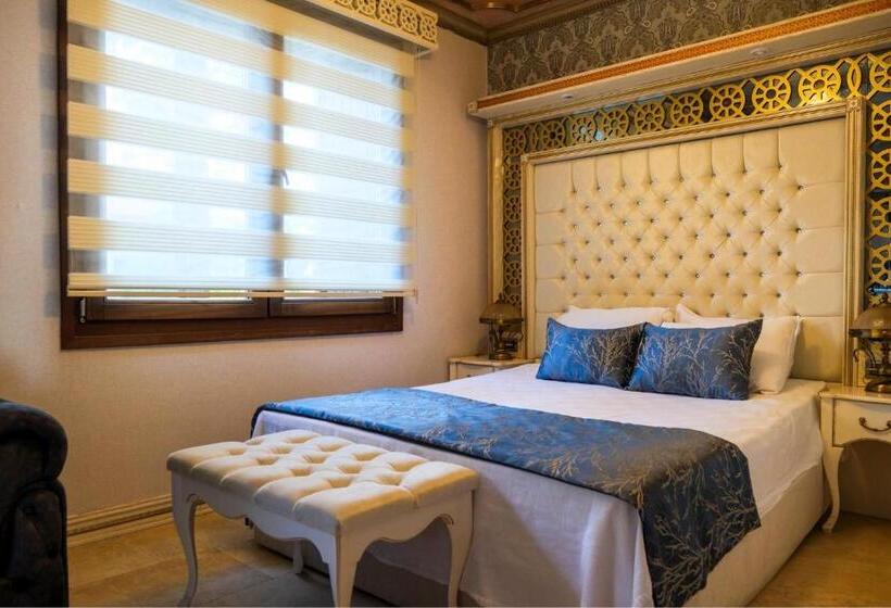 Camera Deluxe, Castle Old Town