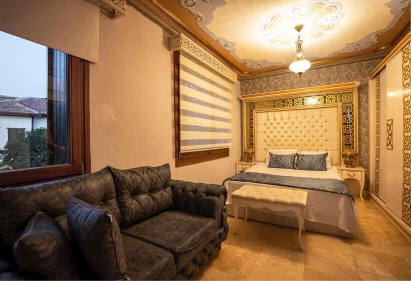 Camera Deluxe, Castle Old Town