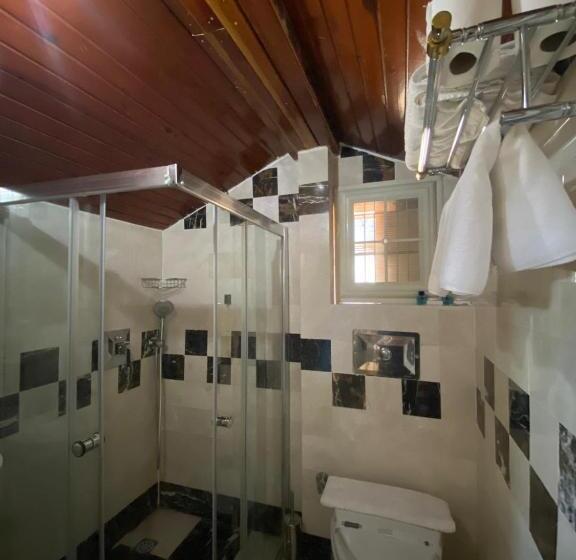 Camera Quadrupla Standard, Castle Old Town