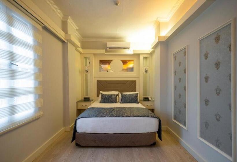 Standard Quadruple Room, Castle Old Town