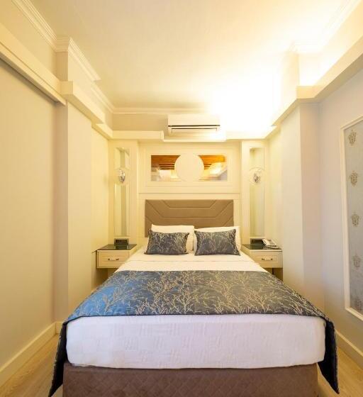 Camera Quadrupla Standard, Castle Old Town