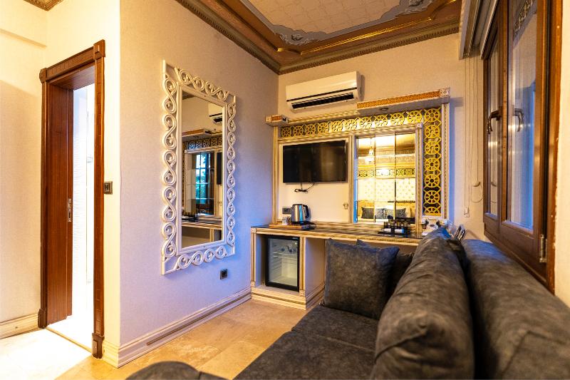 Camera Deluxe, Castle Old Town