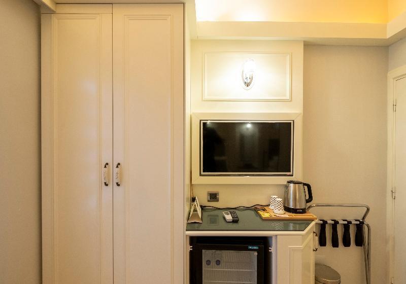 Camera Standard, Castle Old Town