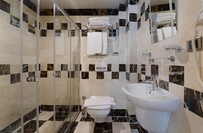 Camera Familiare, Castle Old Town