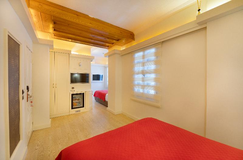 Camera Familiare, Castle Old Town