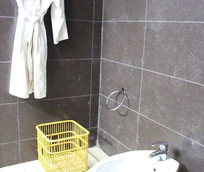 سوییت جونیور, Djeuga Palace