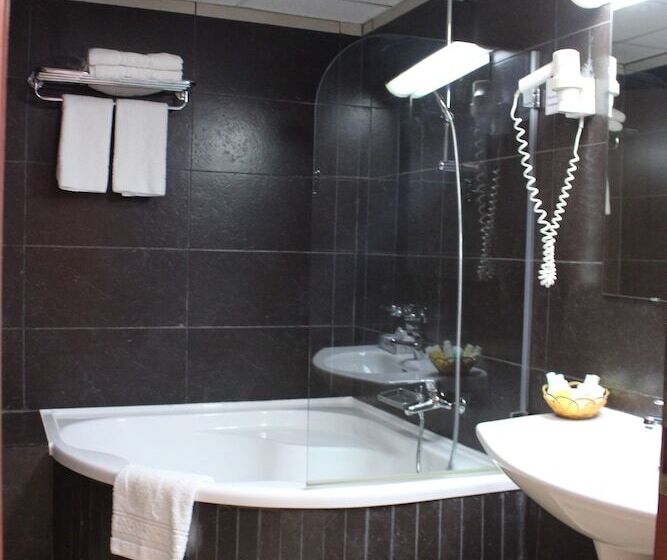 سوییت جونیور, Djeuga Palace