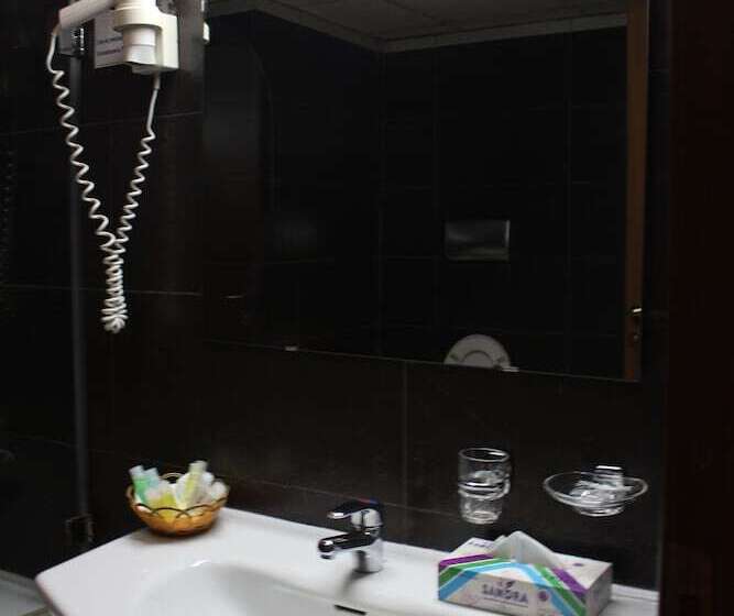 سوییت جونیور, Djeuga Palace