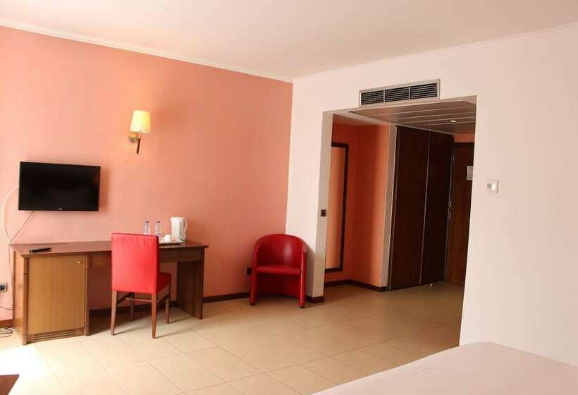 سوییت جونیور, Djeuga Palace