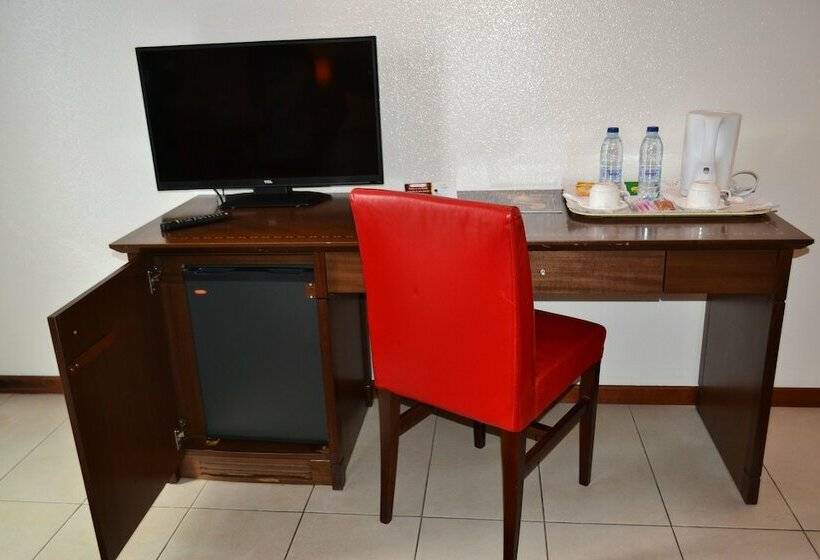 سوییت جونیور, Djeuga Palace