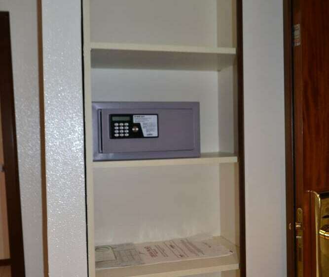 سوییت جونیور, Djeuga Palace