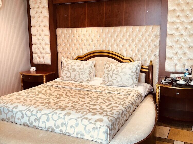 سوییت جونیور, Grand Amisos