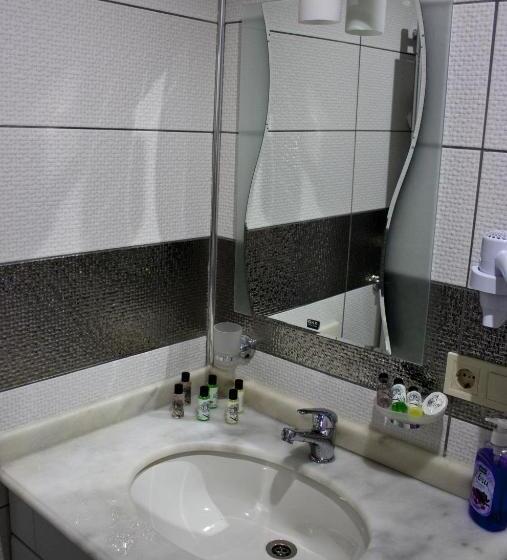 3-Bett-Standardzimmer, Istanbul Central