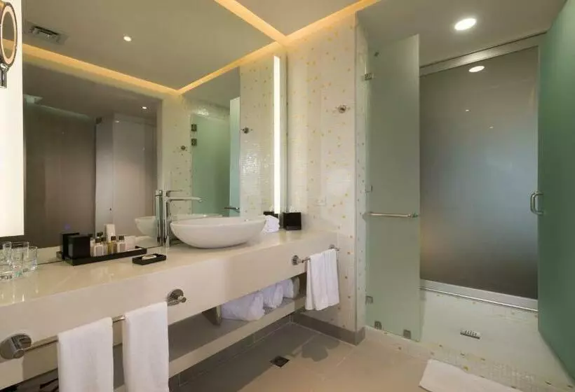 سوییت جونیور, Las Americas Golden Tower Panama