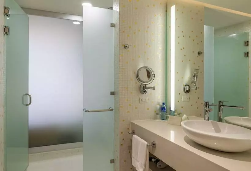 اتاق اجرایی, Las Americas Golden Tower Panama