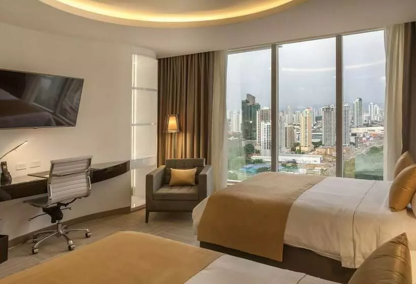 سوییت جونیور با چشمانداز شهر, Las Americas Golden Tower Panama