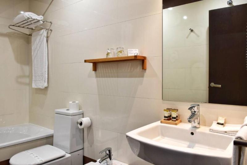 جناح جونيور, Las Americas Golden Tower Panama