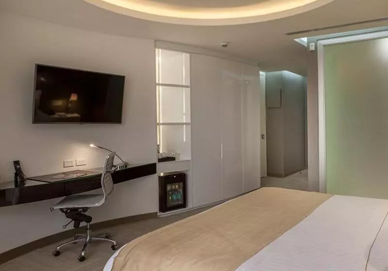 اتاق اجرایی با تخت بزرگ, Las Americas Golden Tower Panama