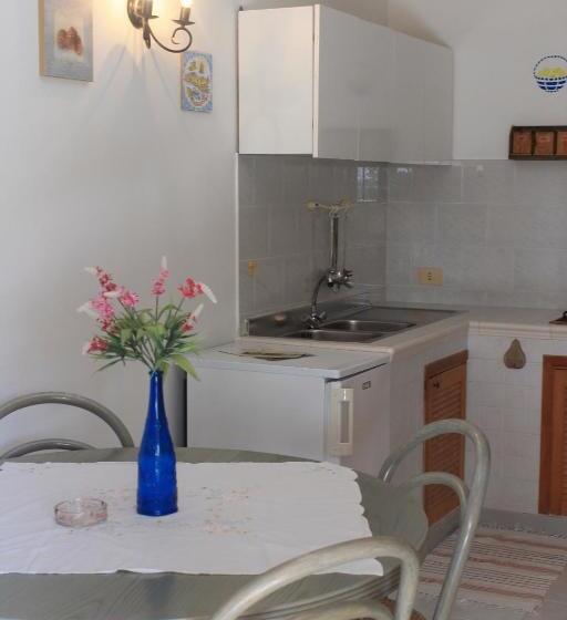 テラスつきの２ベッドルームアパートメント, Luagos Club