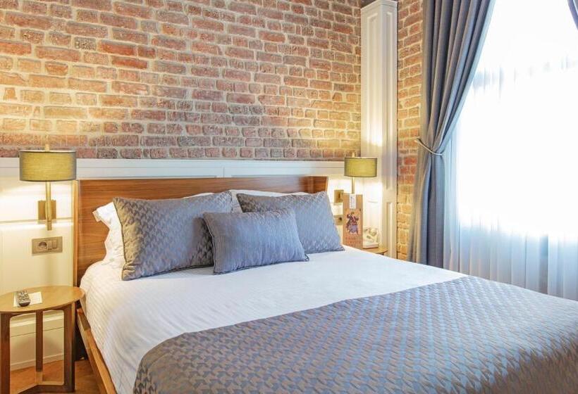 Deluxe Room, Miniature  Ottoman Mansion