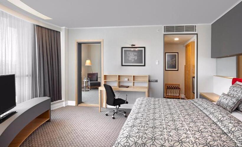 מיטת קינג בסוויטה, Ramada Plaza By Wyndham Eskisehir