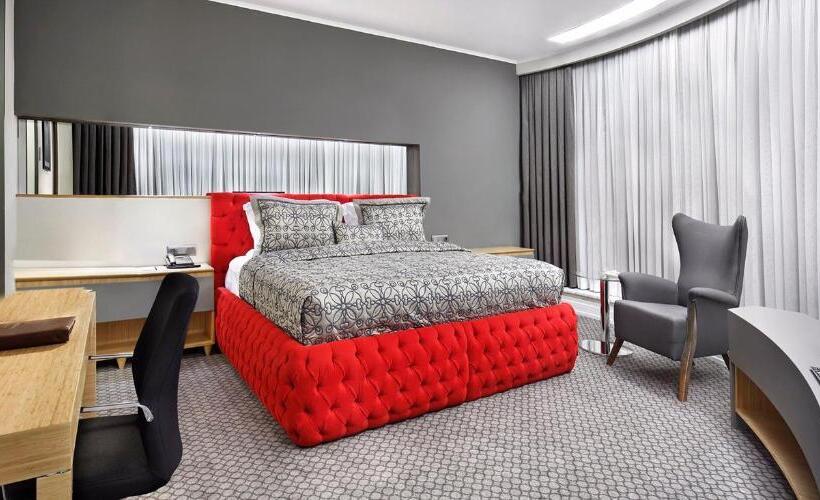 מיטת קינג בסוויטה, Ramada Plaza By Wyndham Eskisehir