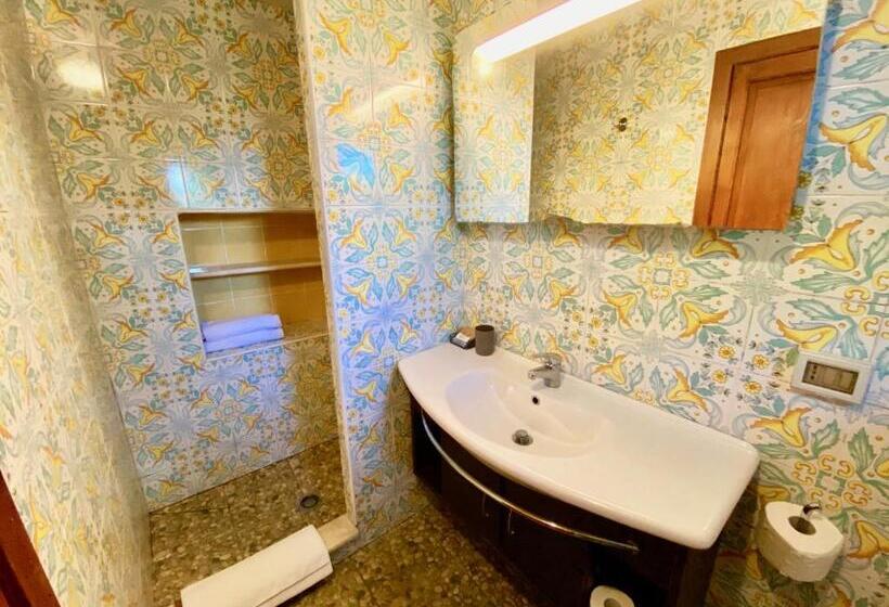 جناح مزود بتراس, Residence Terra Rossa Taormina