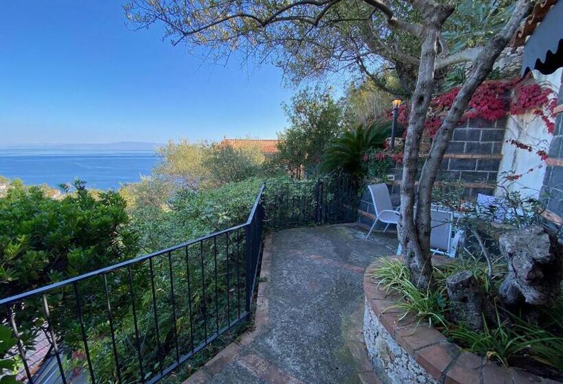 جناح جونيور, Residence Terra Rossa Taormina