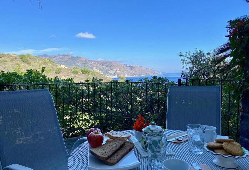جناح جونيور, Residence Terra Rossa Taormina